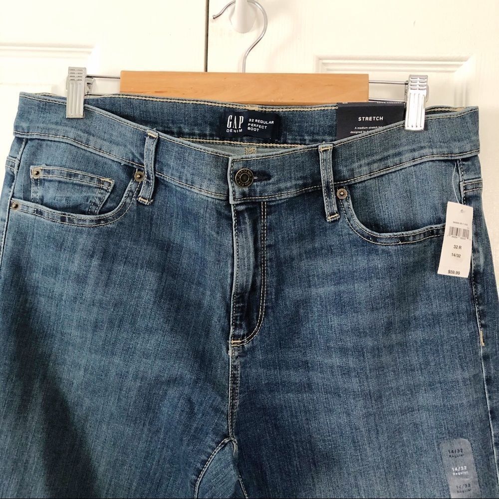 GAP Mid Rise Boot Cut Jeans in Stretch 32 - Picture 3 of 8